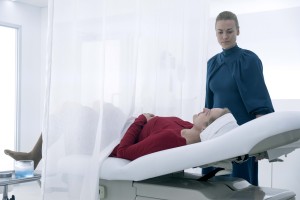 THE HANDMAID'S TALE -- "June" -- Episode 201 -- Offred reckons with the consequences of a dangerous decision while haunted by memories from her past and the violent beginnings of Gilead. Offred (Elisabeth Moss) and Serena Joy (Yvonne Strahovski), shown. (Photo by:George Kraychyk/Hulu)